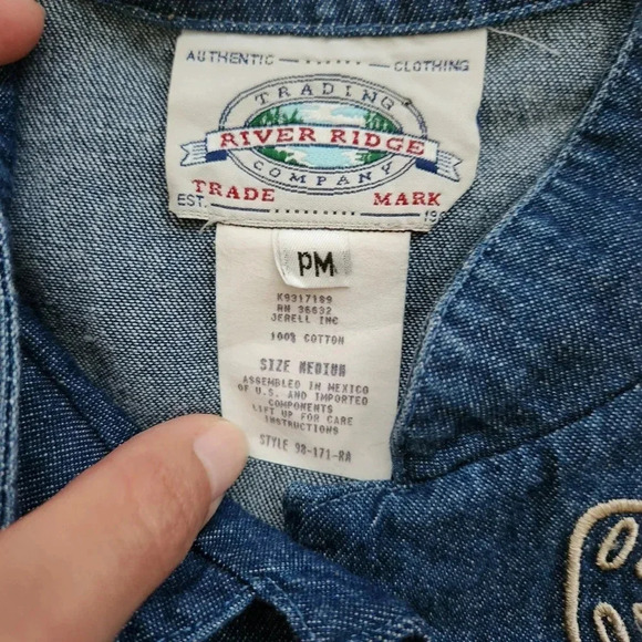 NWT River Ridge Trading Company Embroidered Jean Top Size Petite Medium - Picture 5 of 10